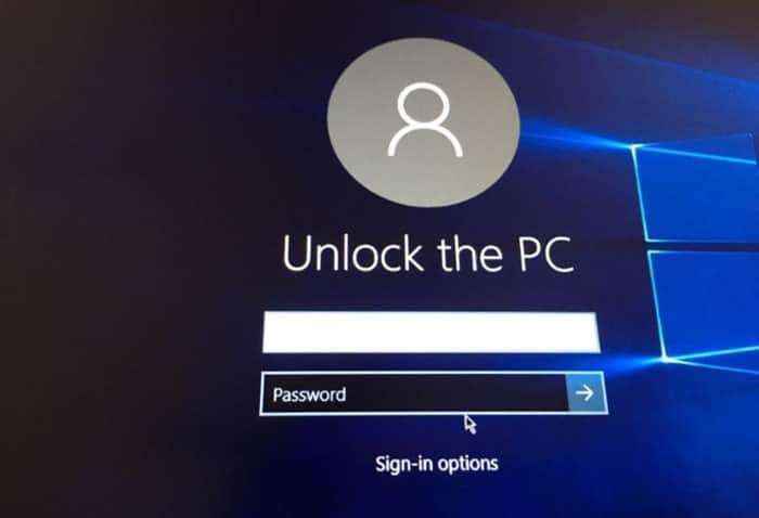 masquer l'adresse e-mail du nom d'utilisateur sur l'écran de connexion dans Windows 10