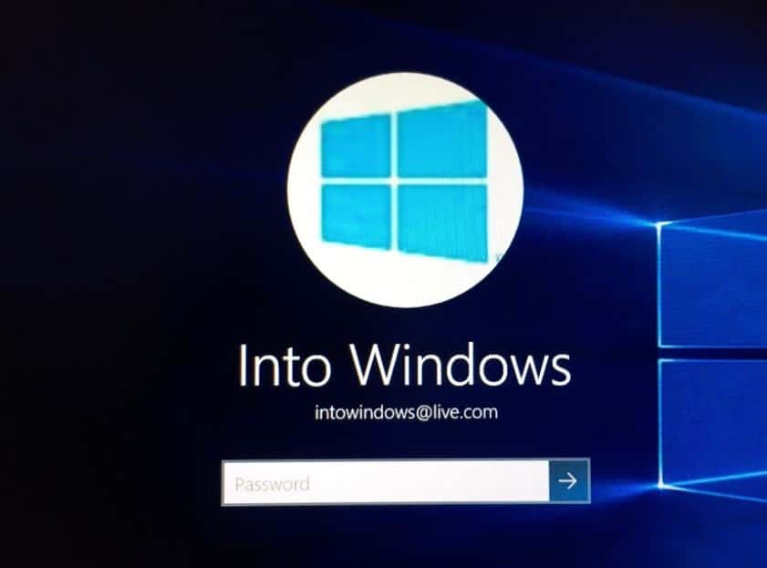 afficher Masquer l'adresse e-mail sur l'écran de connexion Windows 10